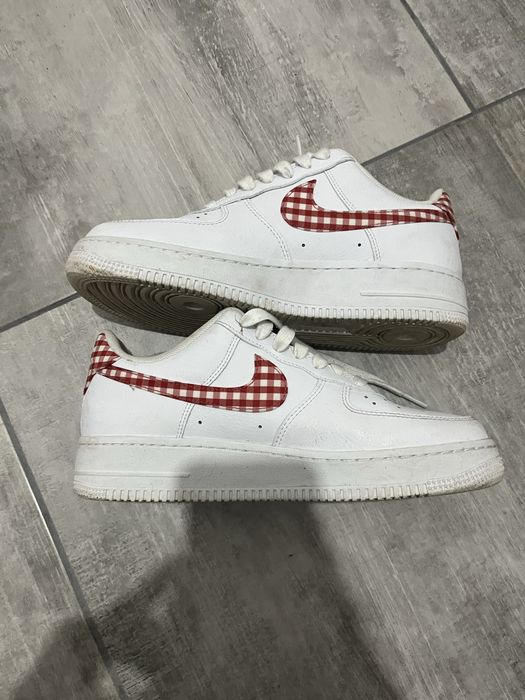 Vand air force 1 aproape noi!