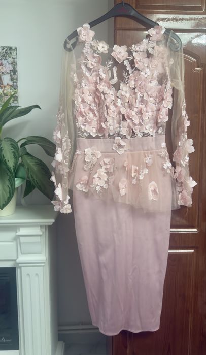 Rochie eleganta cu aplicatii 3D