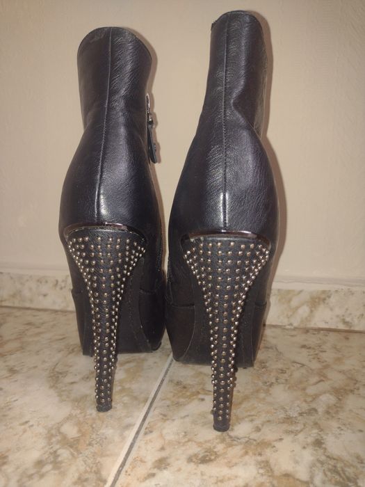 Боти с висок ток