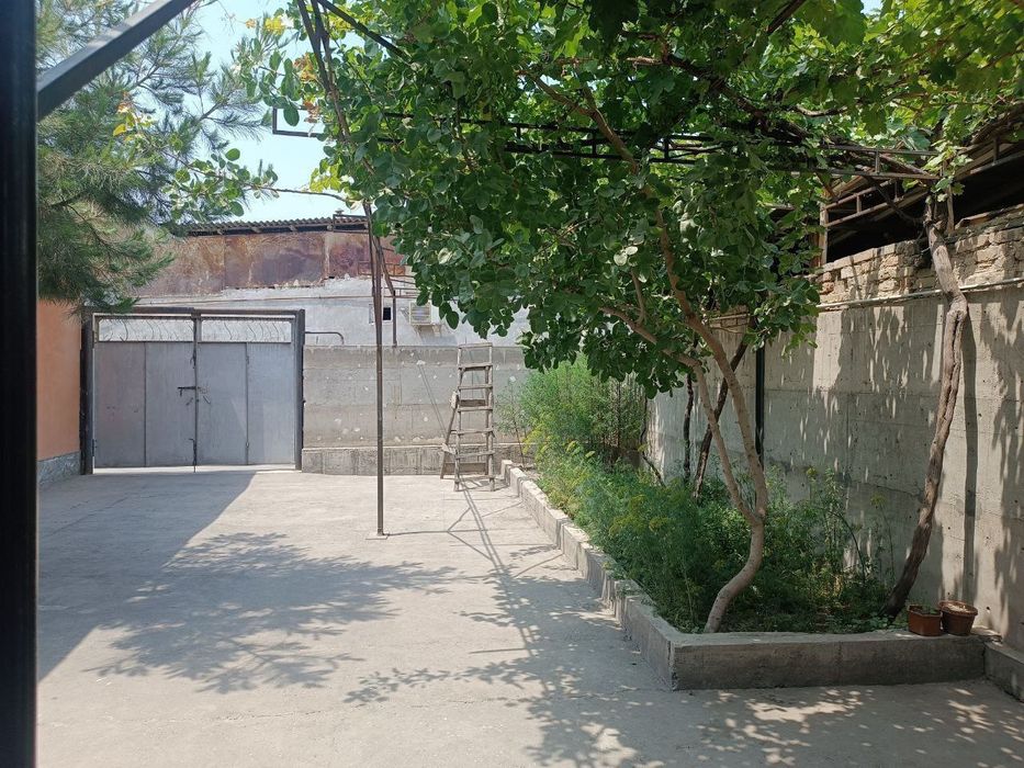 Ховли уй Сотилади.