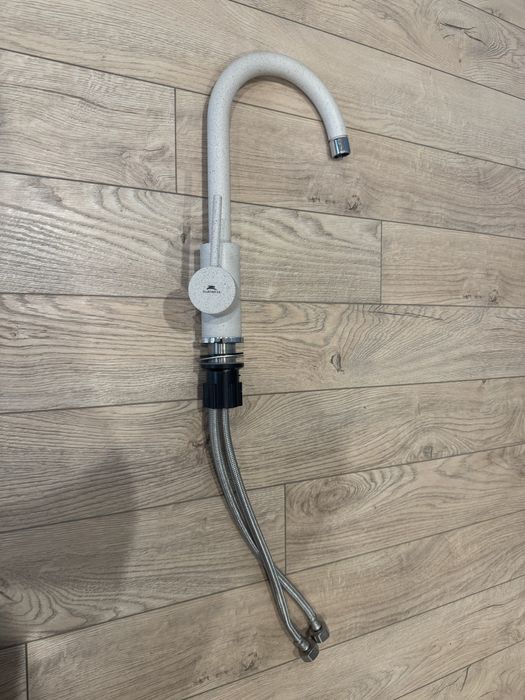 Смеситель на кухню и ванну