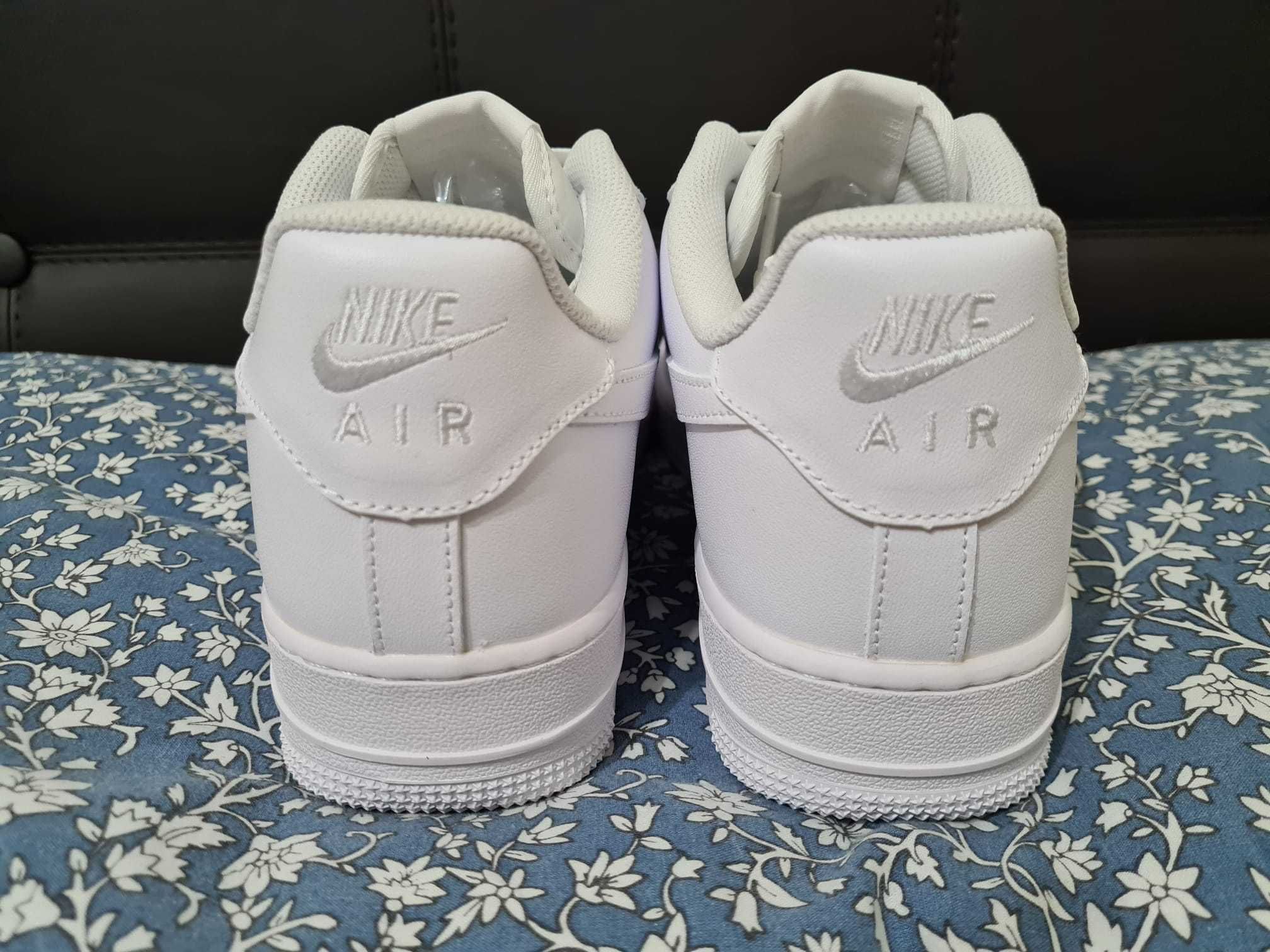 Nike Air Force 1 Triple White