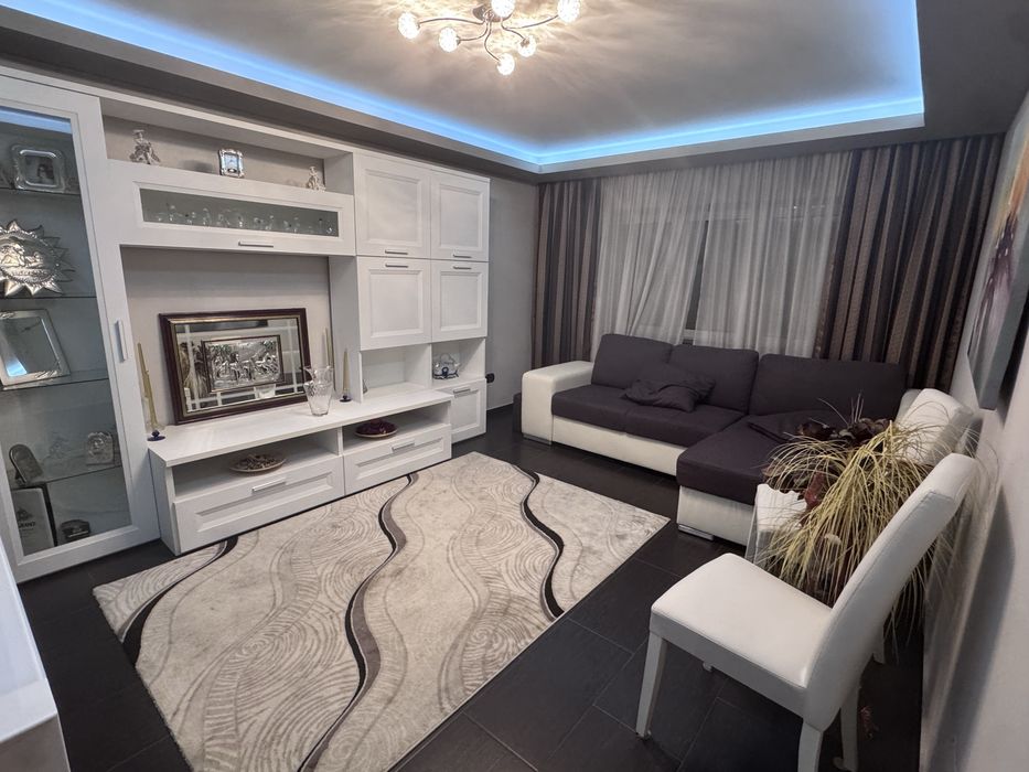 Inchiriez apartament cu 3 camere