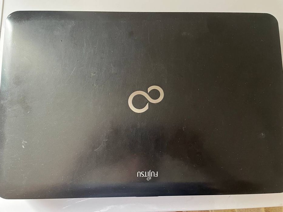 Продам ноутбук 
Fujitsu
