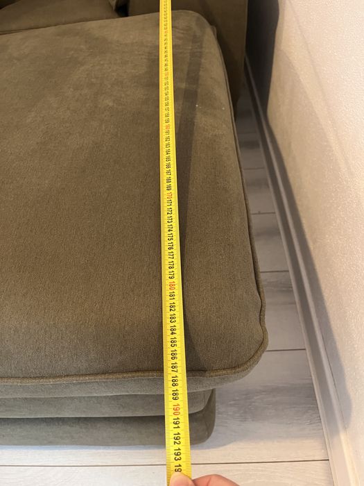 Colțar extensibil cu ladă de depozitare