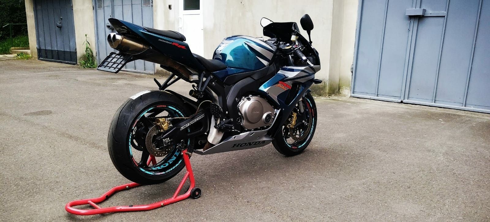 Honda CBR 1000 RR din 2007 Nu Kawasaki, Suzuki, Yamaha