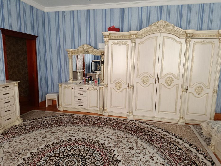 Продается спальный гарнитур из 7 предметов