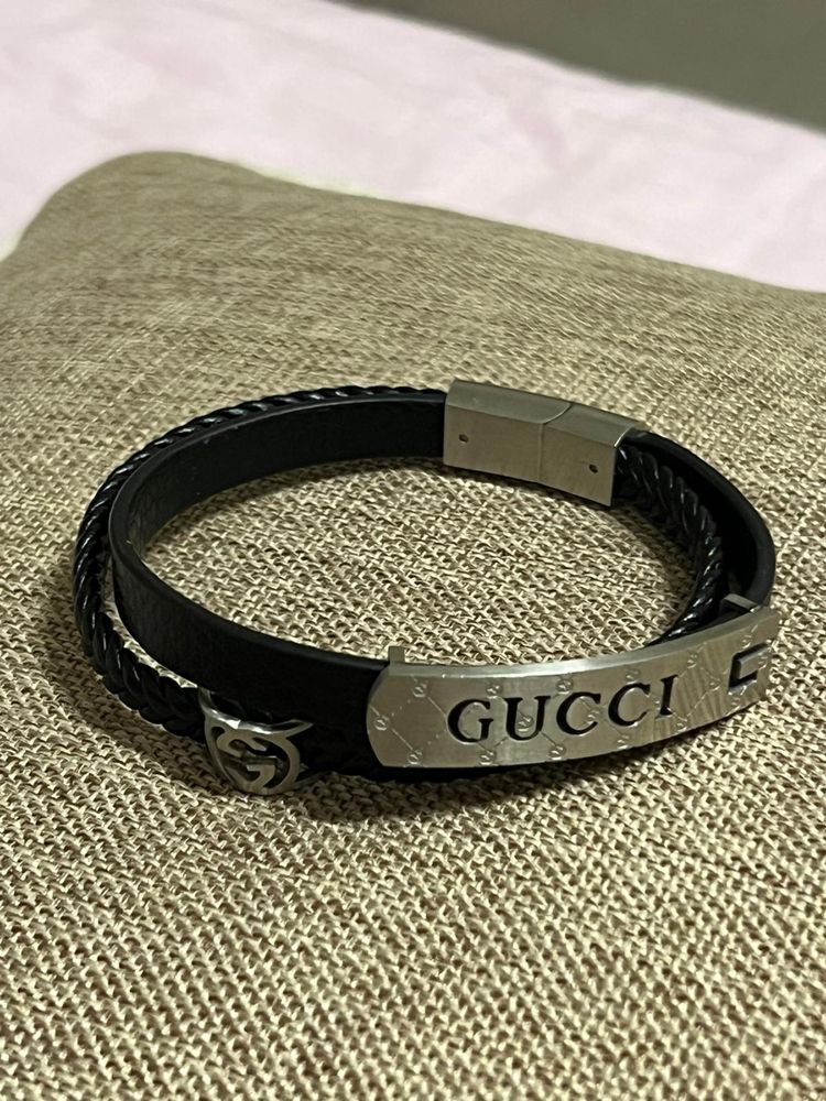 Bratara Gucci din piele neagra cu argintiu