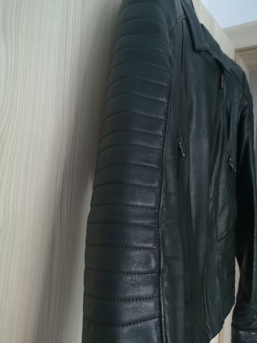 Vând geaca de piele verde