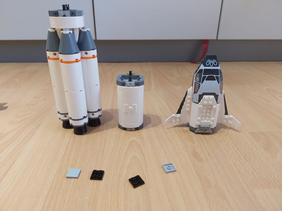 LEGO City - Asamblare si transport de racheta 60229