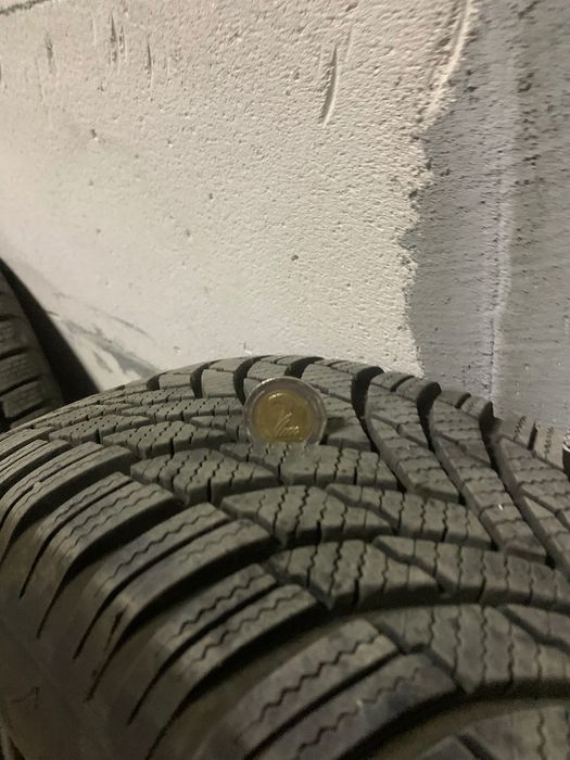 Продавам 4 бр. зимни гуми с железни джанти 195/65 R15