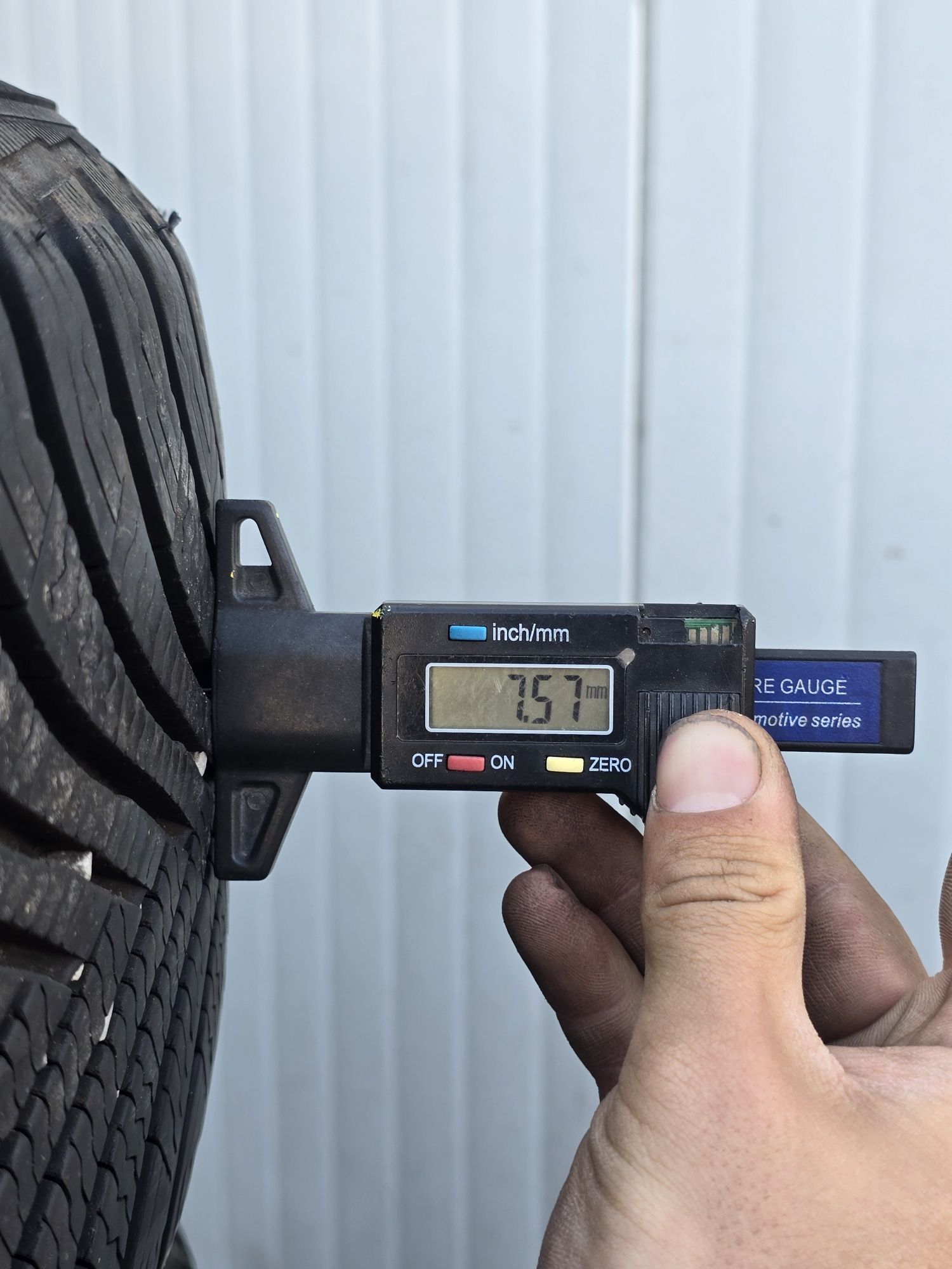 2 Броя 215/60/16 Michelin 2x7,5mm
