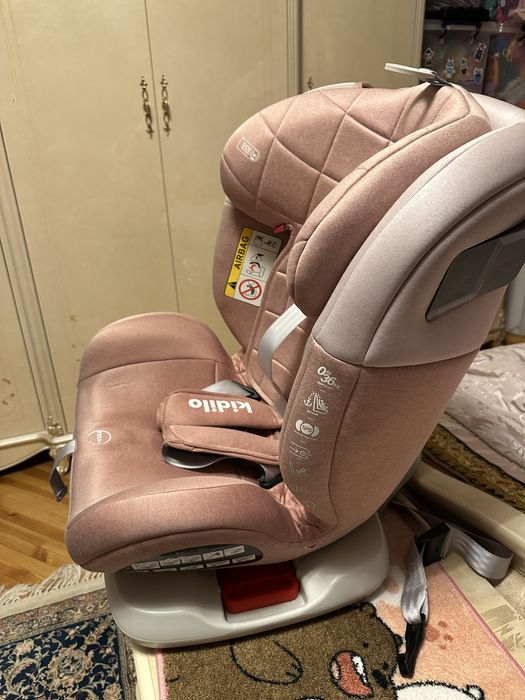 Детское автокресло розовое