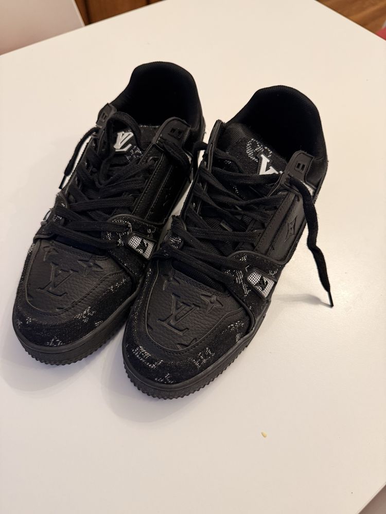 Louis Vuitton trainer sneaker full black NEGOCIABIL