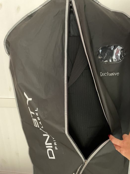 Costum barbari Dinasty 46