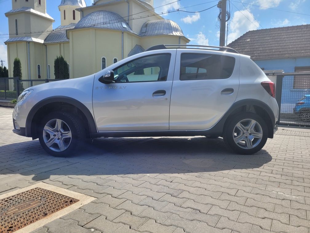 Dacia Sandero Stepway, unic proprietar, cutie automată