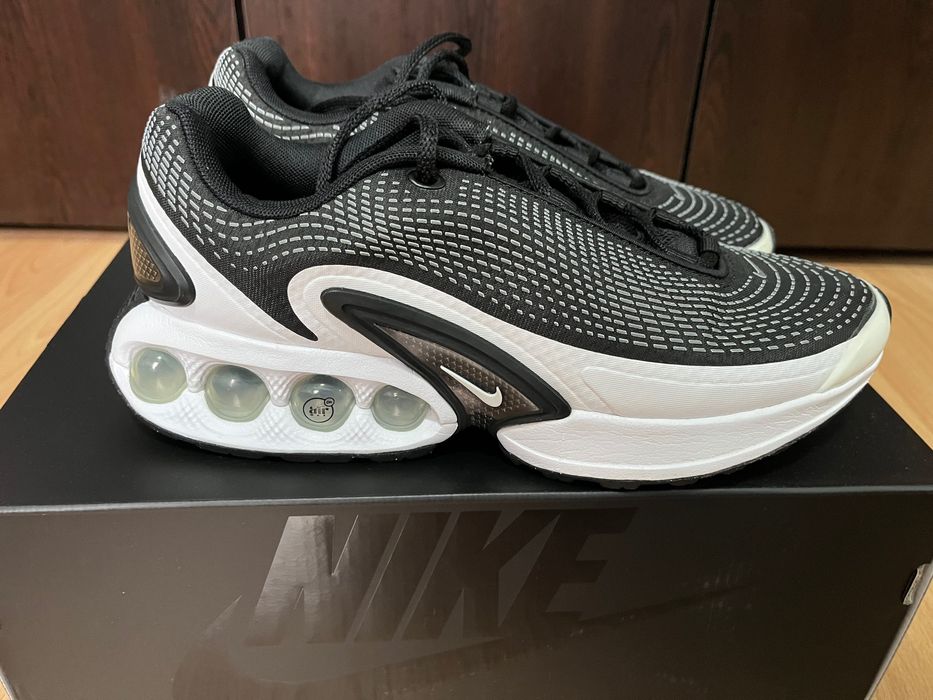 Дамски маратонки NIKE AIR MAX DN ‘Black White’