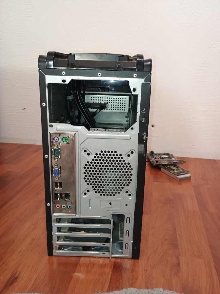 Компютърна кутия Packard bell