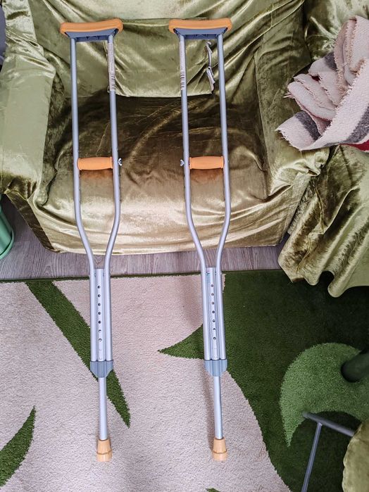 Vând orteze (mare și mică) cu bastoane axiale