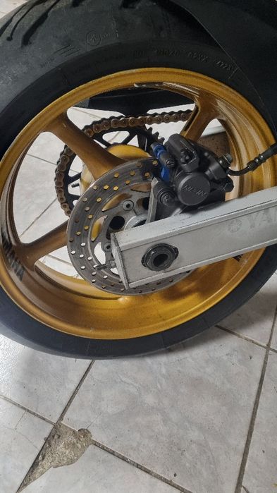 Yamaha fz6 S 2004 pregătită pentru sezon.