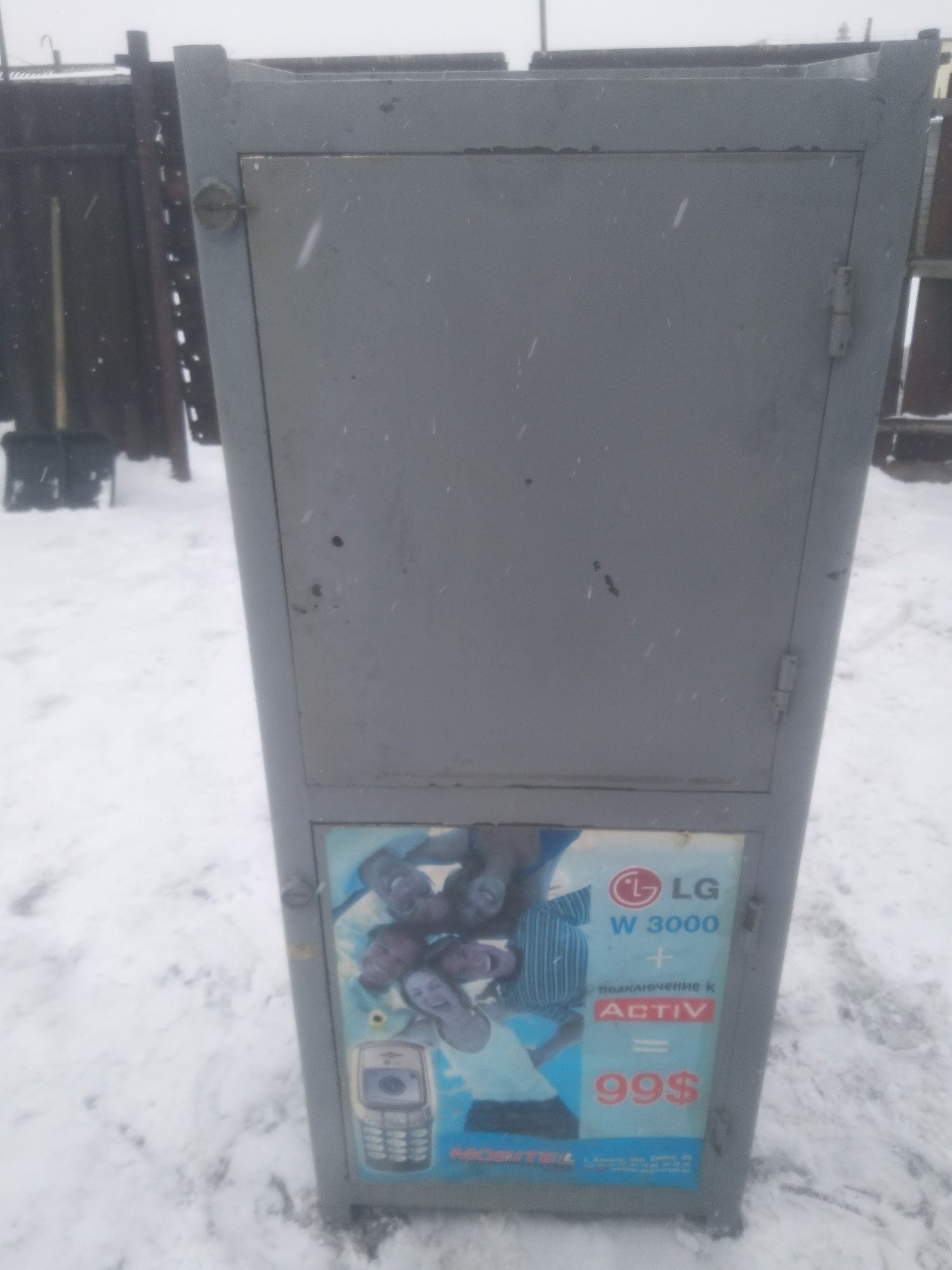 Железный сейф для хранения