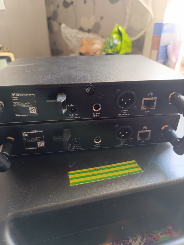 Продам два радио микрофона Sennheiser Ew d1