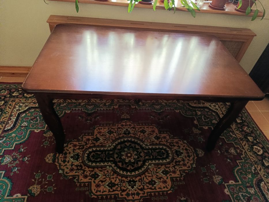 Продается стол и стулья