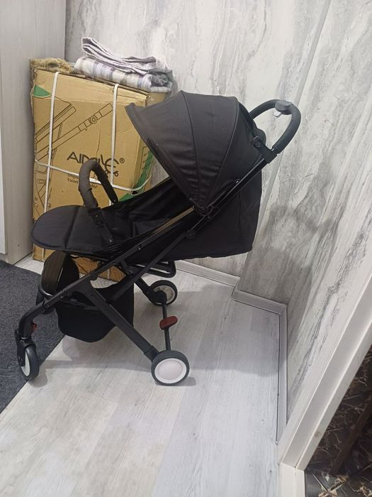 Продаётся чемодан коляска Baby yoyo