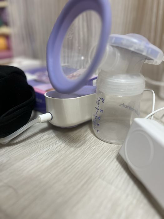 Електрическа помпа Lansinoh + bibs + компреси