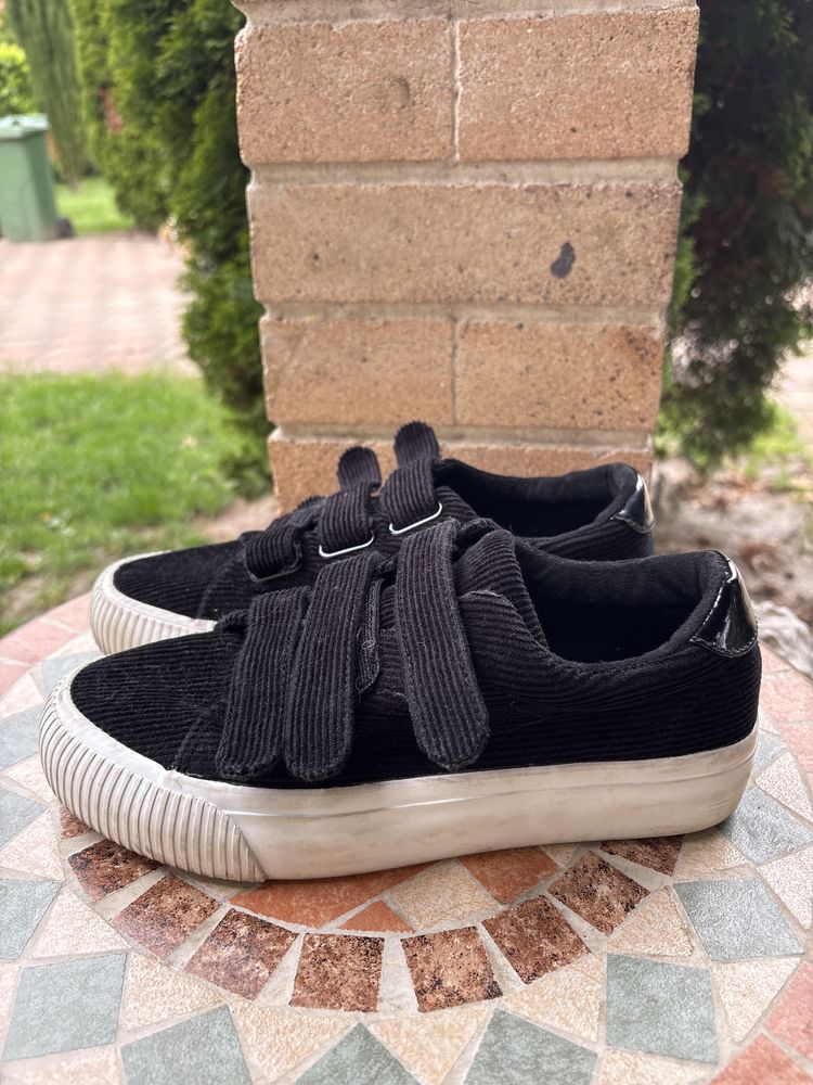Vând tenesi H&M marimea 38