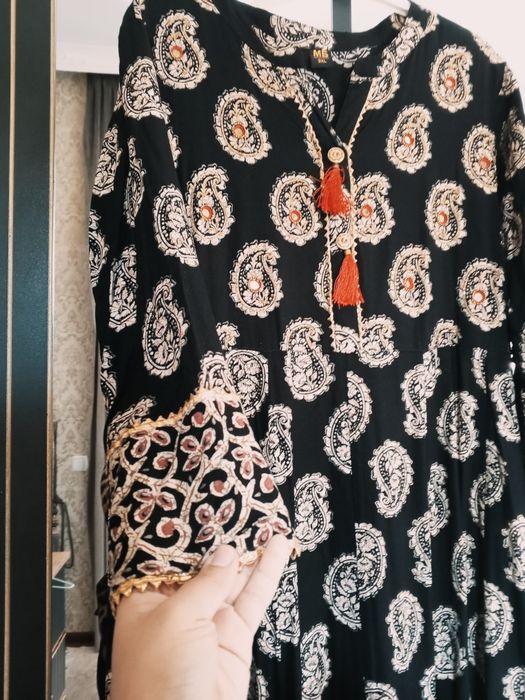 Yangi qora rangli didli ayollar ko‘ylagi — hech kiyinilmagan!