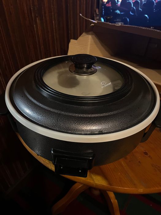 Продавам ел.керамичен тиган