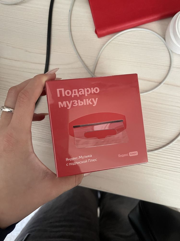 Яндекс АЛИСА лайт красная