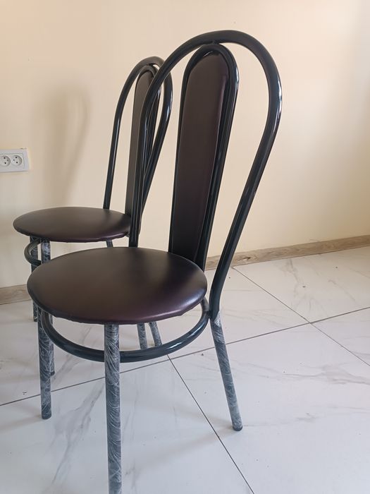 Продам стулья новые