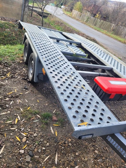 De vânzare platforma