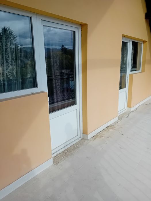 Vând geamuri și uși din termopan de balcon
