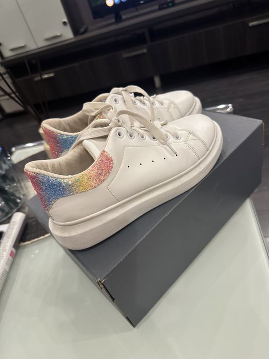 Бели кецове с брокат 39 номер