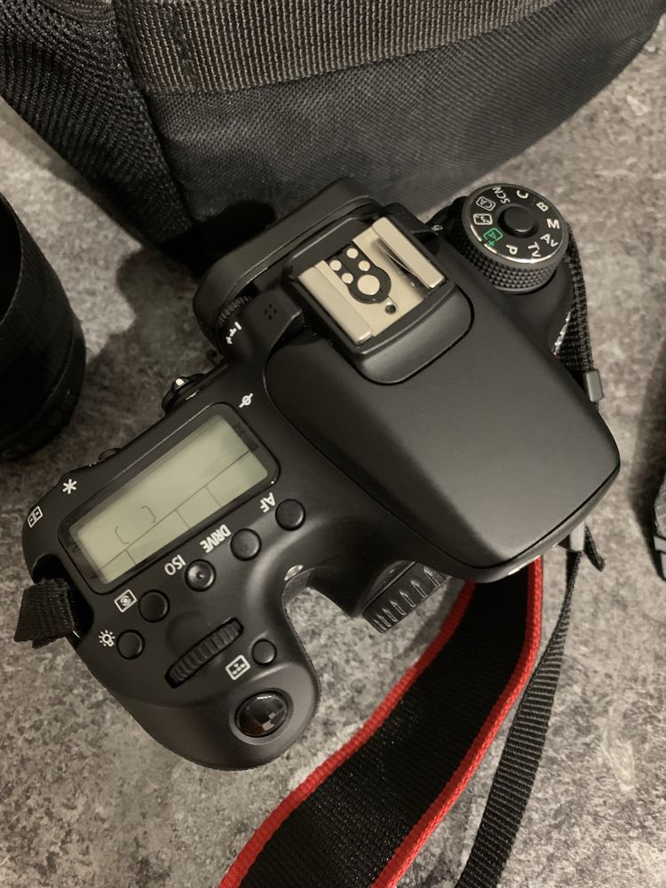 Aparat Canon 70D + Obiectiv Canon 18-135mm IS + Accesorii