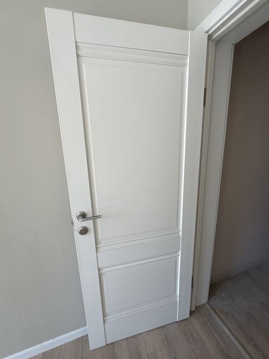 Дверь срочно продам