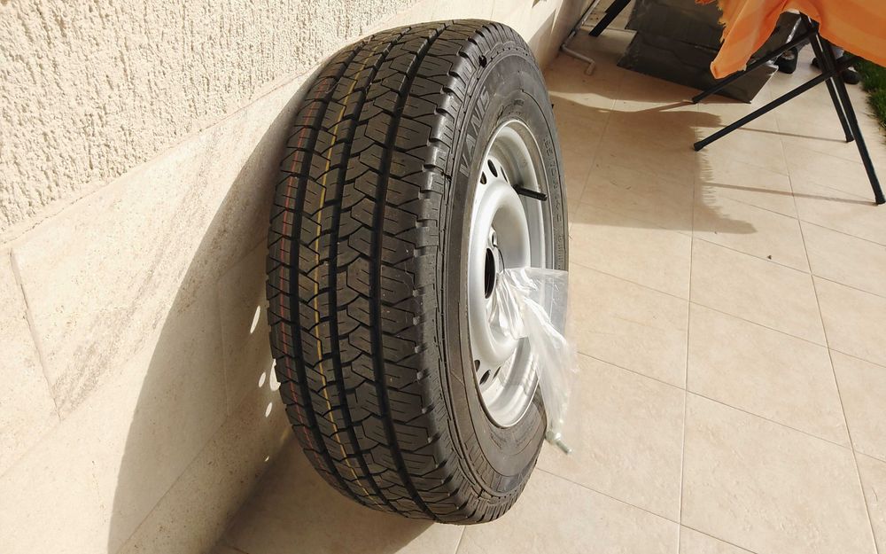 Нова резервна гума за каравана