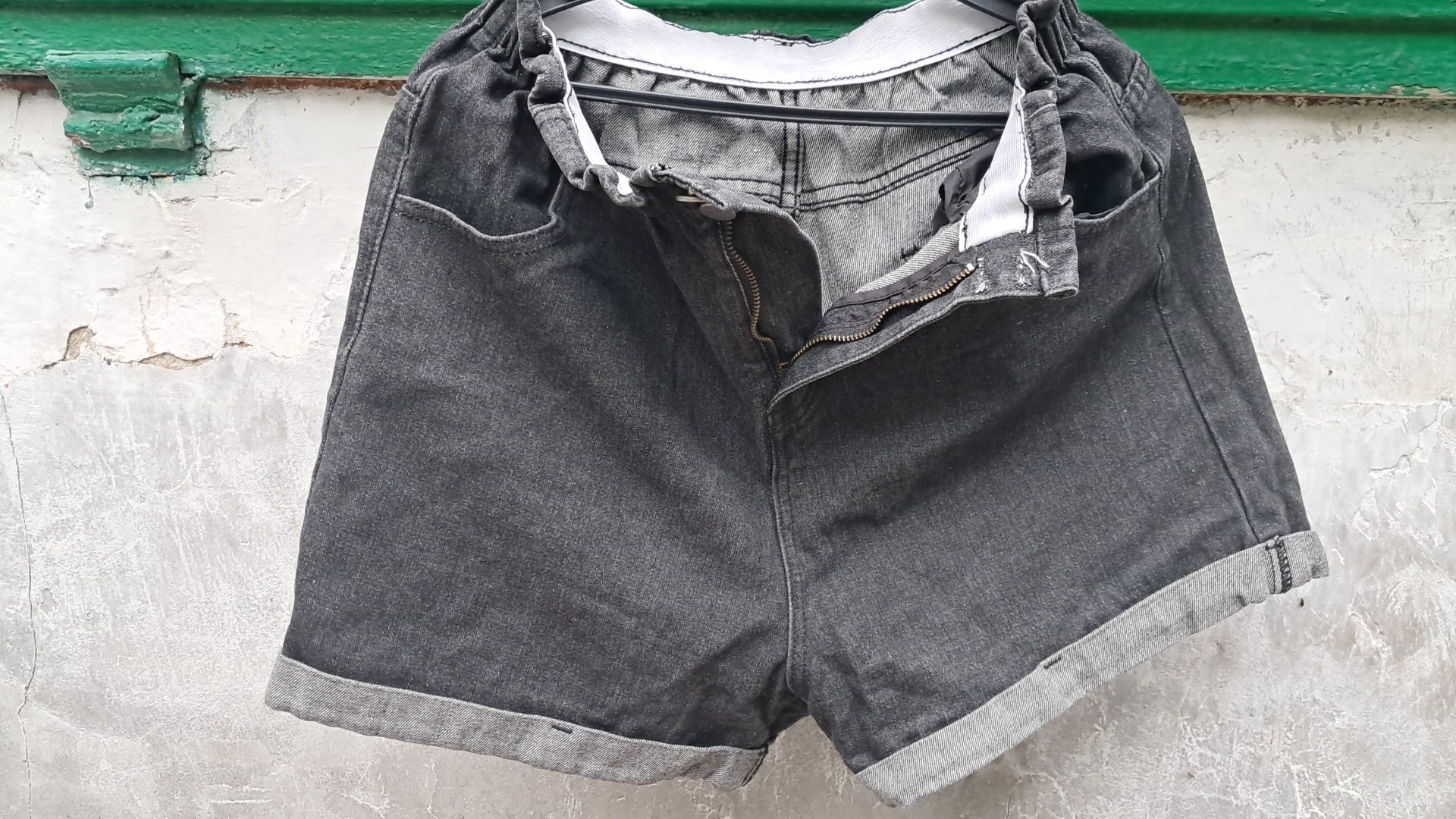 Продам женскую и мужскую одежду.