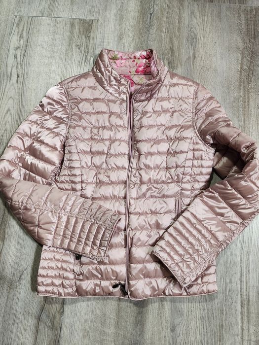 Пролетно яке пепел от рози