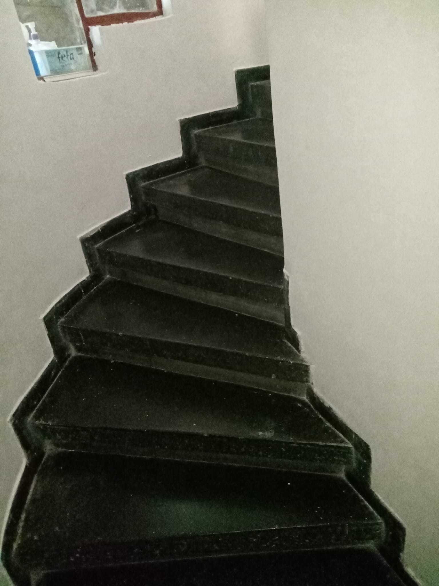 Inchiriez,Garsoniera BUCURESTI,Zona Pta Victoriei,Sf Voievozi