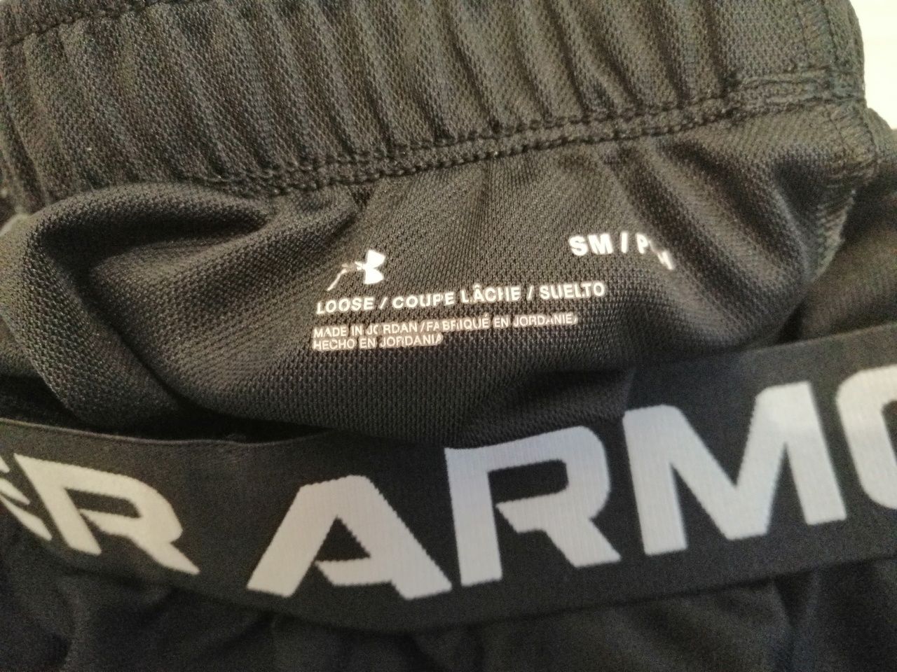 Vând Pantaloni scurti Under Armour dama mărimea SM/P