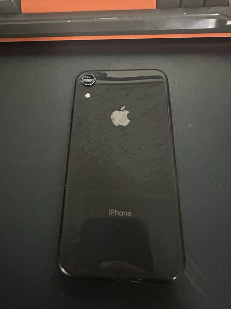 Iphone xr (64gb)
