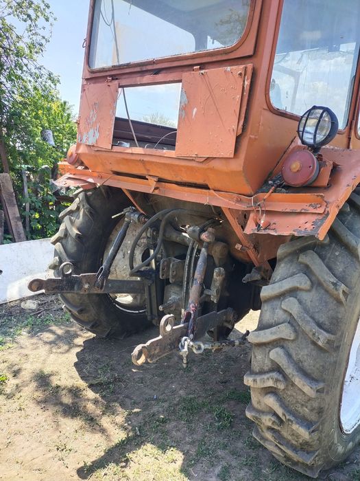 Vând tractor U650 sau schimb cu ceva mai mic