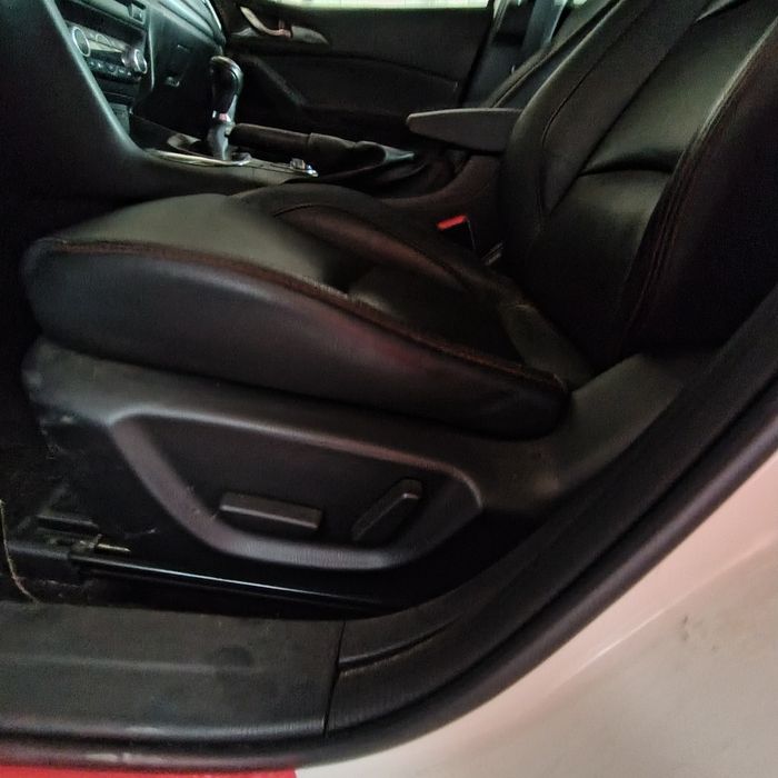 Dezmembrez Mazda 3 an 2014