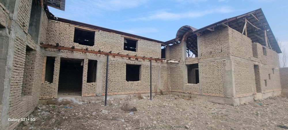 Зудлик билан уй сотилади