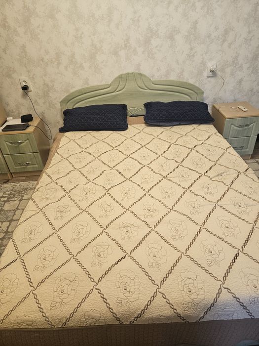 Продам спальный гарнитур