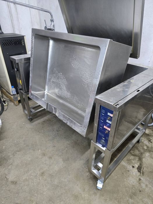 Обръщатълен тиган ELECTROLUX